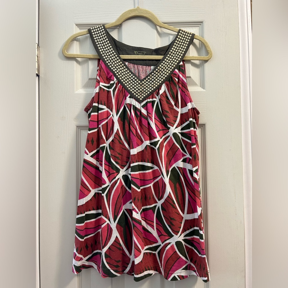 Flowy Bold Geometric Tank